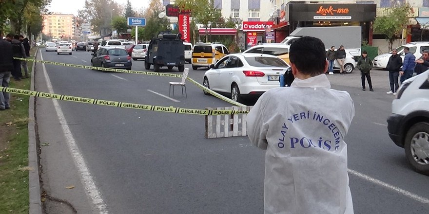 VİDEO - Trafikte yol vermeme kavgasında kurşun yağmuru