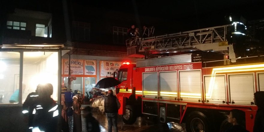 Şanlıurfa'da yaşlı kadını selden itfaiye ekipleri kurtarıldı