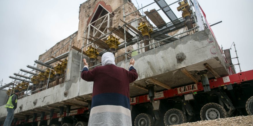 Hasankeyf’in son tarihi eserleri de taşınıyor