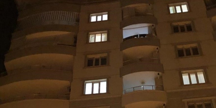 Genç  kız çamaşır asarken balkondan düşüp öldü