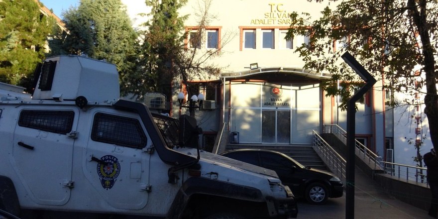 Silvan'da hırsızlık için girdikleri evin sahibini öldürenlere tutuklama