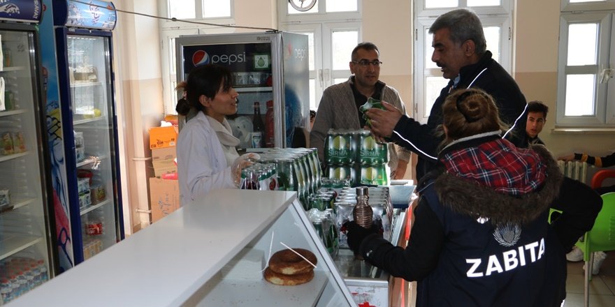 Sur’da okul kantinlerinde “Şırıngalı çikolata” denetimi