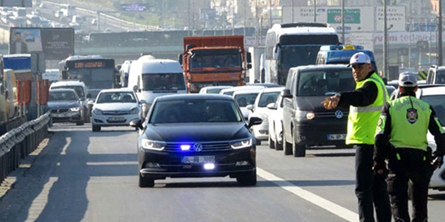 Milletvekillerinin trafikte geçiş üstünlüğüne tepkiler sürüyor