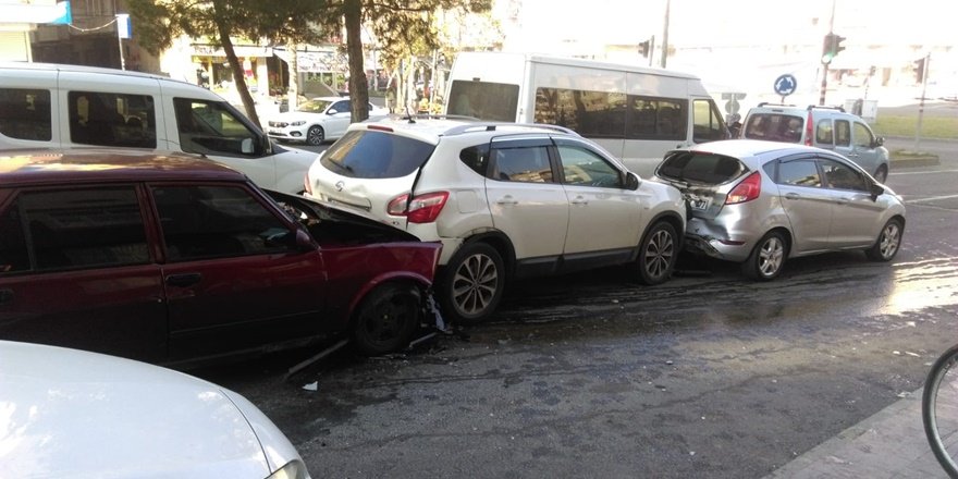 Yenişehir'de zincirleme kaza