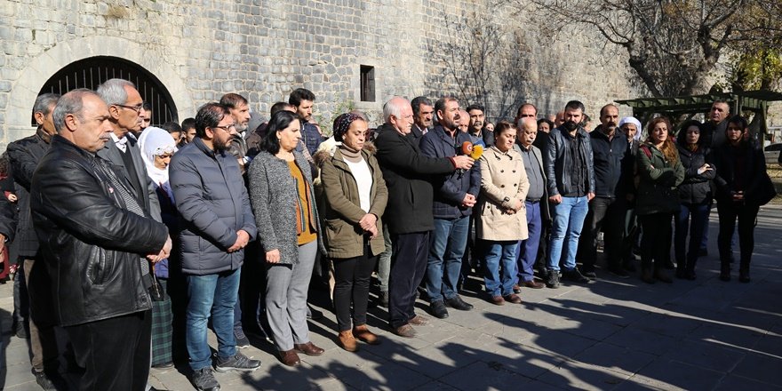 Sur'a kayyum atanması protesto edildi