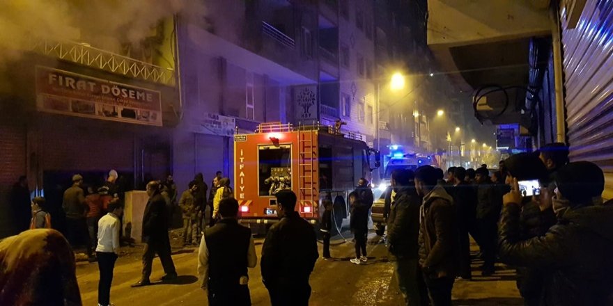 Diyarbakır Bismil’de döşeme atölyesinde yangın