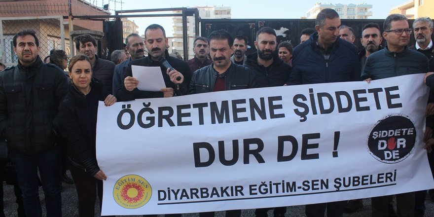 Öğretmene veli şiddetine protesto