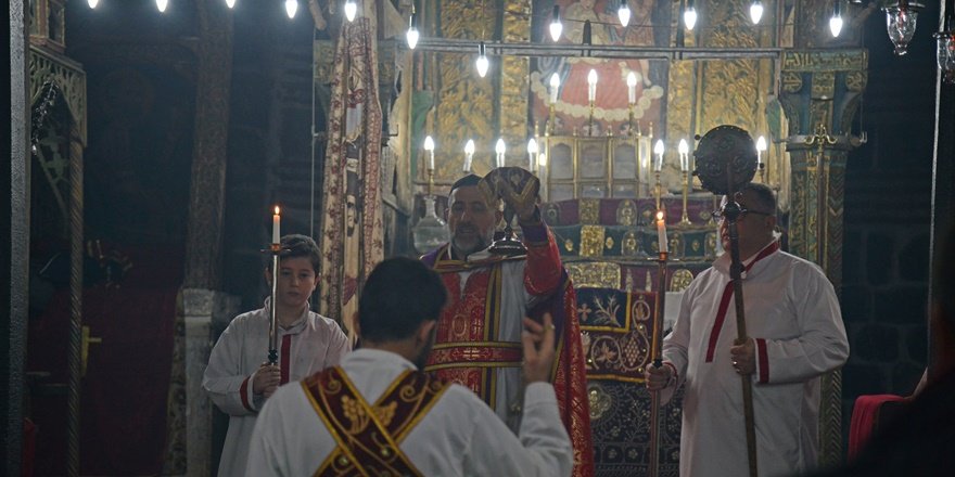 Meryem Ana Kilisesi'nde Noel ayini