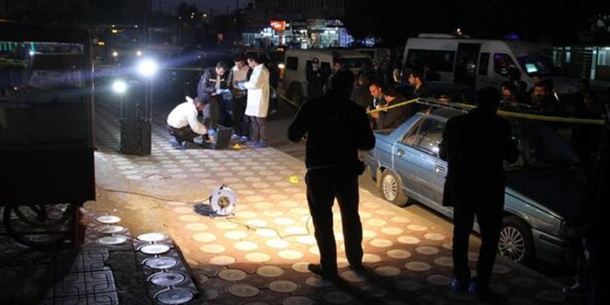 Diyarbakır'da bir genci akrabası yaraladı