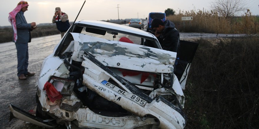 Şanlıurfa'da kamyonetle otomobil çarpışmasında 3 yaralı
