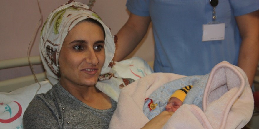 Diyarbakır’da yeni yılın ilk bebeği: Umut Çiçek