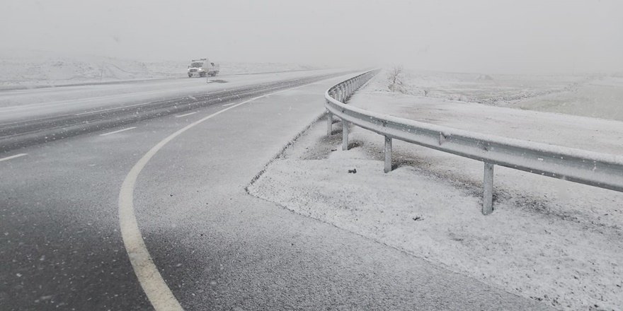 Şanlıurfa Siverek'te kar hayatı olumsuz etkiliyor