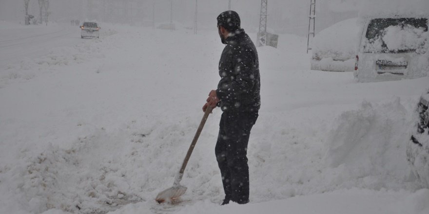 Hakkari Yüksekova’da vatandaşlara kar cezası
