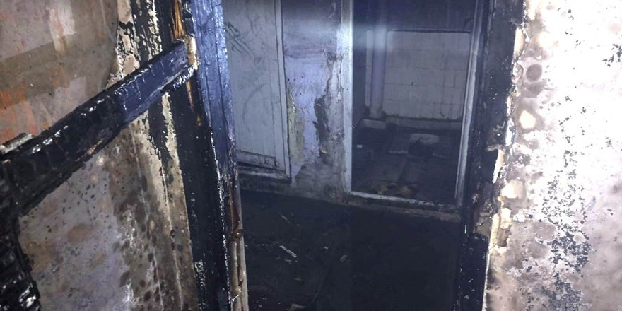 İtfaiye eri, baba ve oğlu alevlerin arasından kurtardı