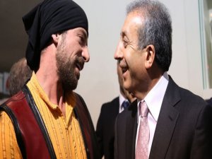 Bakan Eker Cemal Hünal'ı tebrik etti