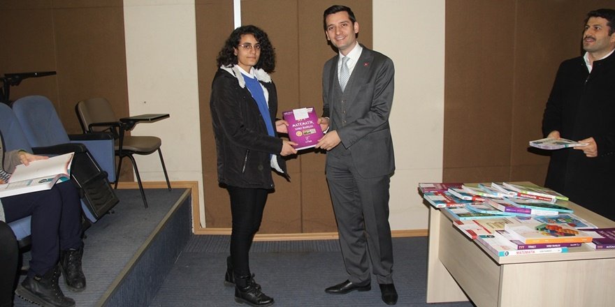 Kulp'ta, başarılı öğrencilere ödül