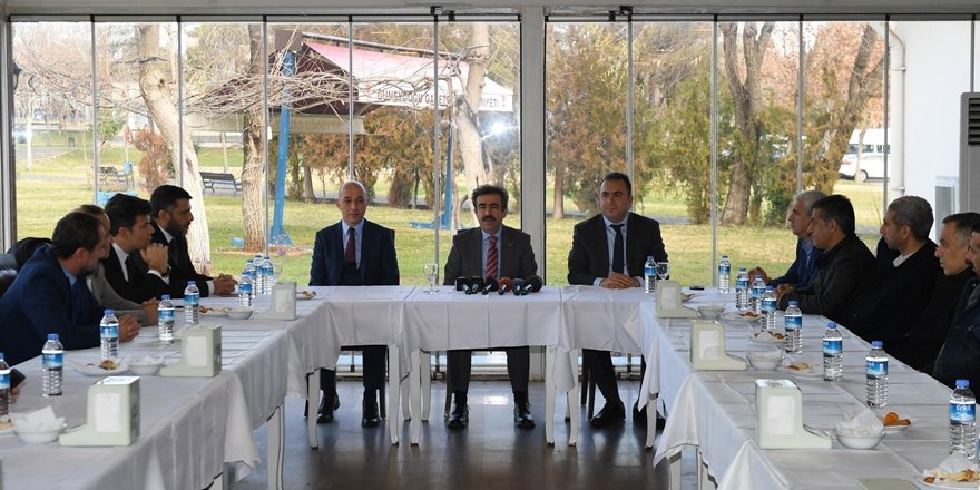 Vali Güzeloğlu, 10 Ocak Çalışan Gazeteciler Günü'nde gazetecilerle buluştu