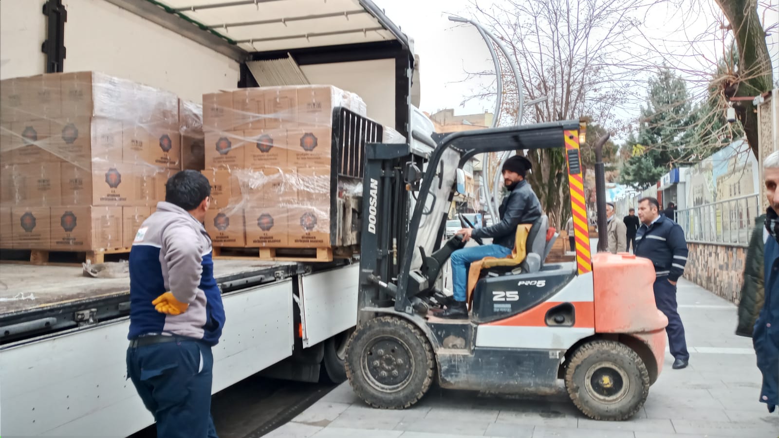 Büyükşehir her ay 42 bin kişiye yardım yapacak