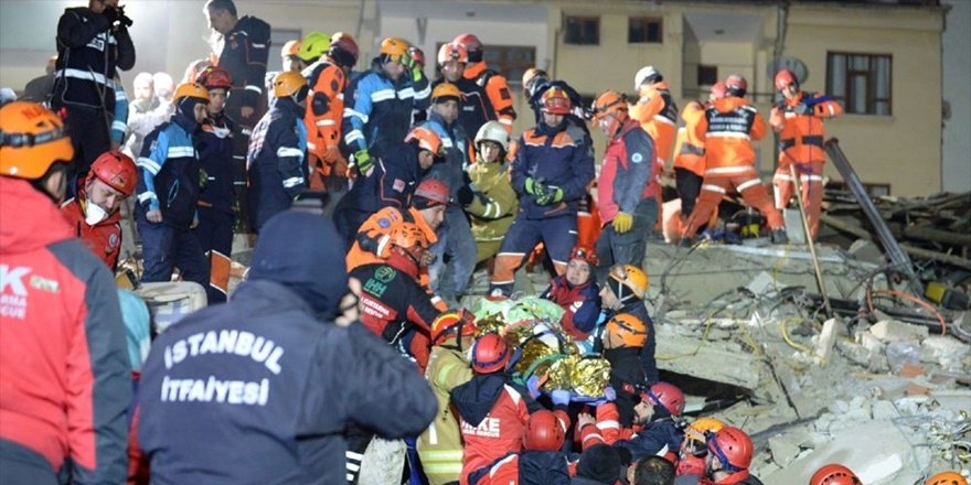 AFAD: Depremden sonra hastanelere başvuru 1556, can kaybı 31