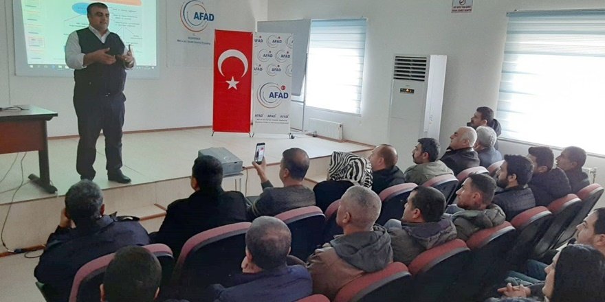 Bağlar Belediyesi personeline deprem eğitimi