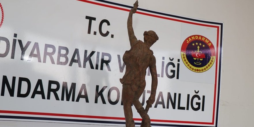 VİDEO - Diyarbakır’da Roma dönemine ait heykeli satmak isterken yakalandılar