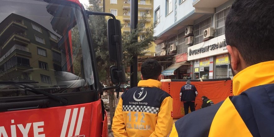 Silvan'da intihara kalkışan genci polis ikna etti