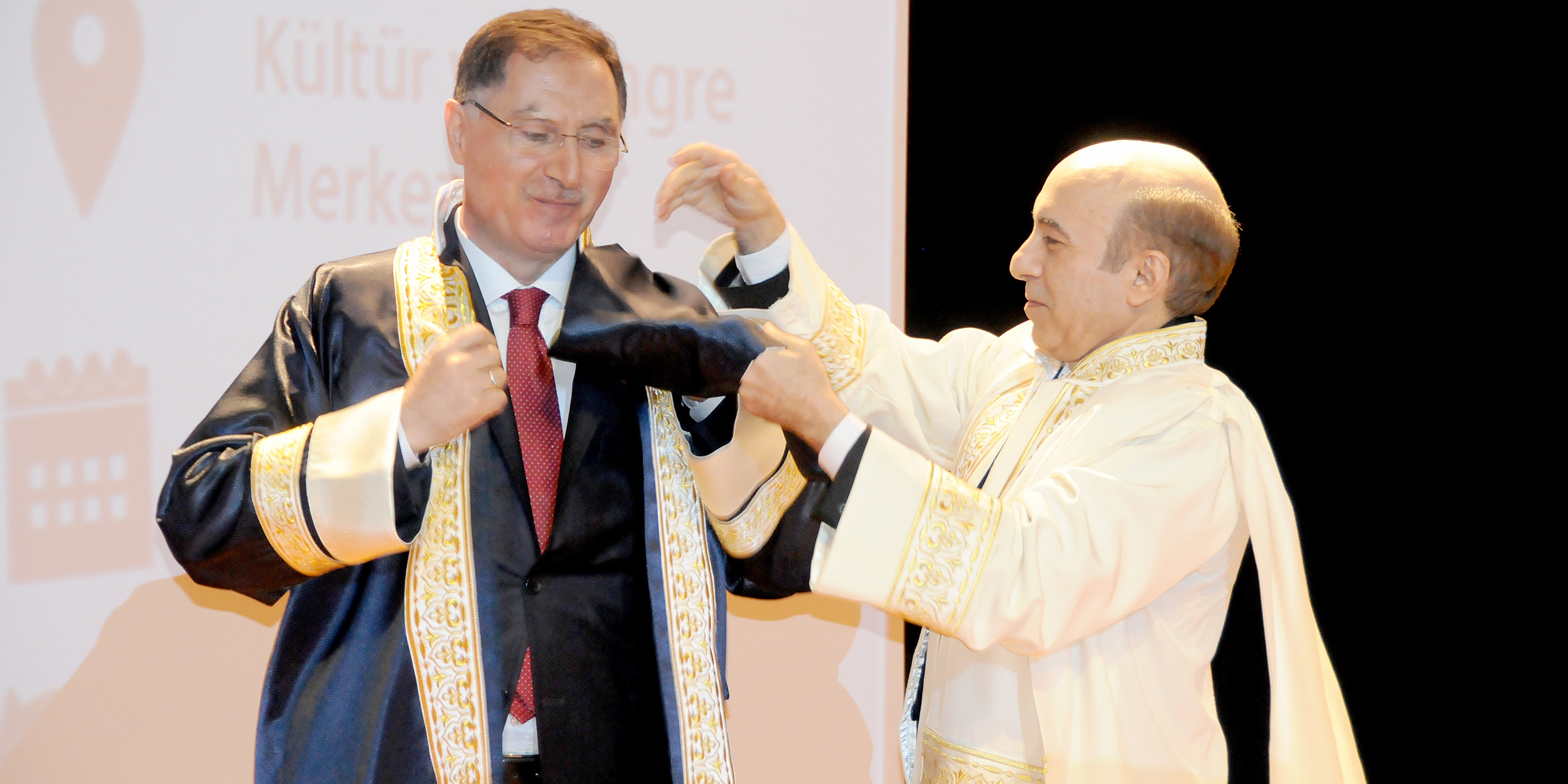 Malkoç'a Diyarbakır'da fahri doktora unvanı verildi