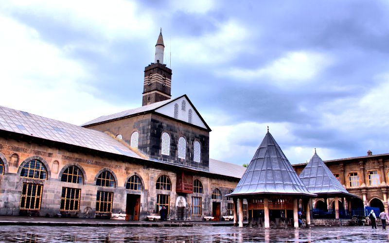 Diyarbakır’da  'çevrimiçi' Miraç Kandili etkinliği