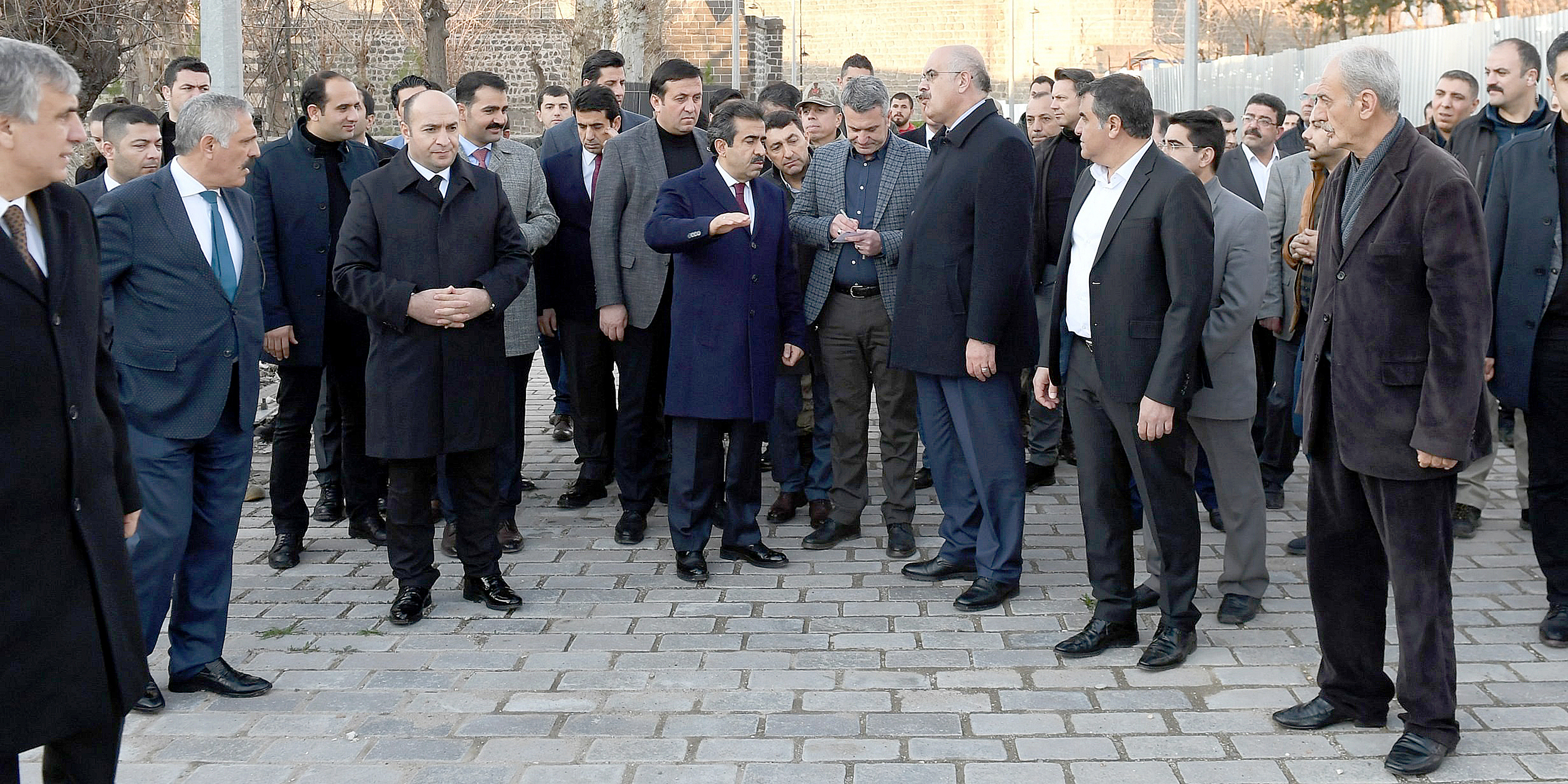 Vali Güzeloğlu Sur’da denetimlerde bulundu