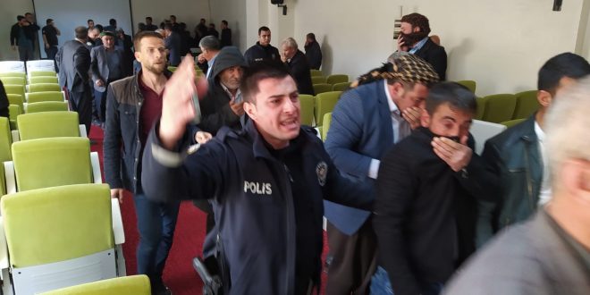 Diyarbakır’daki koyun ve keçi üreticilerinin genel kurulunda yumruklar konuştu