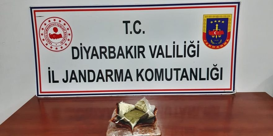Esrara salça sürerek aramadan geçmeye çalıştı
