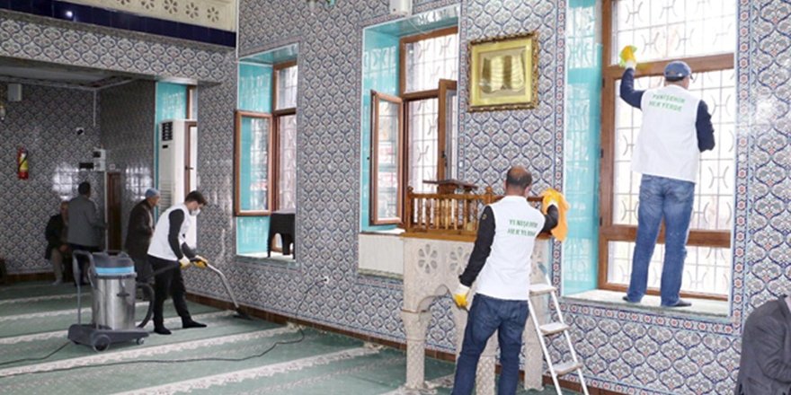 Diyarbakır’da ibadethaneler dezenfekte edildi