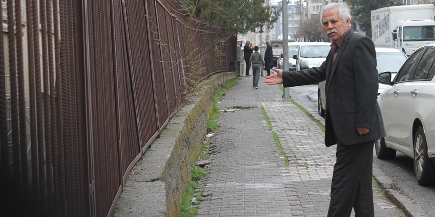 Yük taşıyamayan istinat duvarı tehlike altında