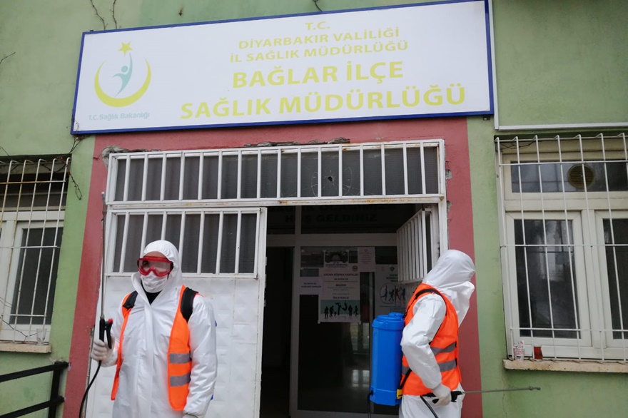Bağlar Belediyesi, sağlık merkezlerini dezenfekte etti