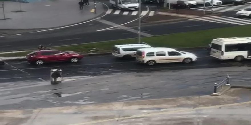 VİDEO - Dur ihtarına uymadı onlarca insanın hayatını tehlikeye attı