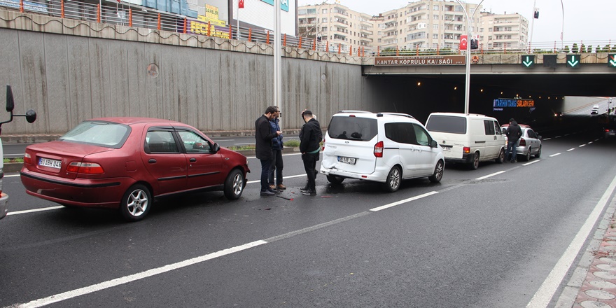 VİDEO - Sürücüleri emniyet kemeri kurtardı