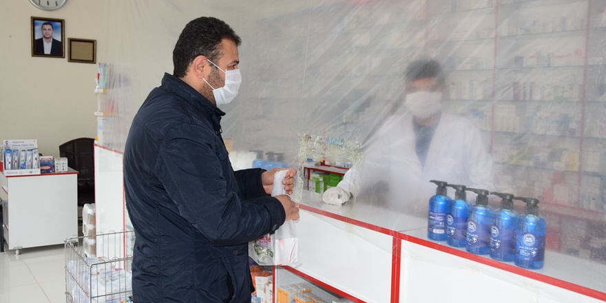 Eczanede ilginç koronavirüs önlemi