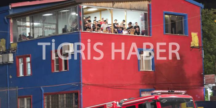 Mardin’de tribünler doldu taraftar damlarda izledi
