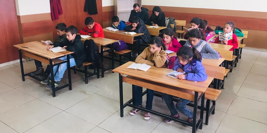 2-bin-500-kitap-koy-okullarina-ulasti-(2).jpg