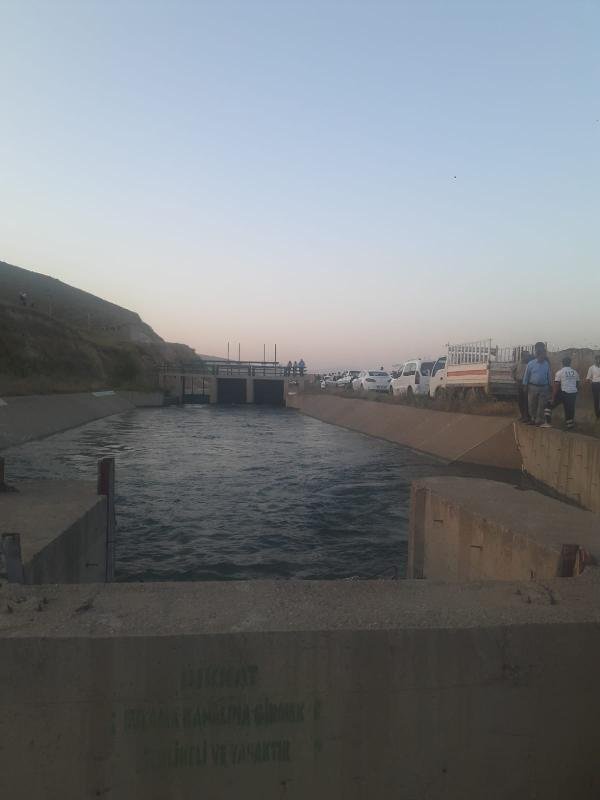 2 Kardeş Sulama Kanalına düştü