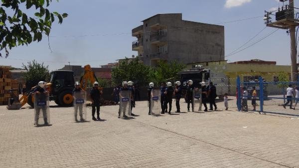 Diyarbakır'da Elektrik Hatlarının Yenilenmesi Sırasında Gerginlik