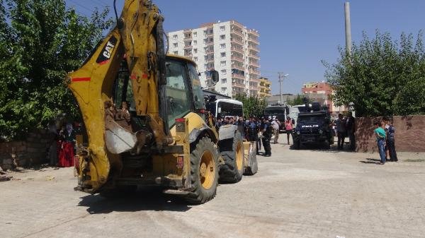 Diyarbakır'da Elektrik Hatlarının Yenilenmesi Sırasında Gerginlik