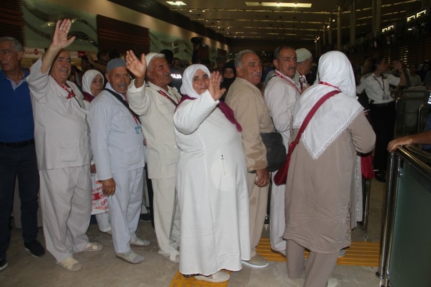 Elazığ’dan İlk Hac Kafilesi Yola Çıktı