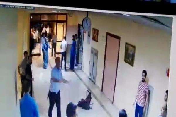 Acil Serviste Hasta Yakınları Kavga Etti: 5 Yaralı