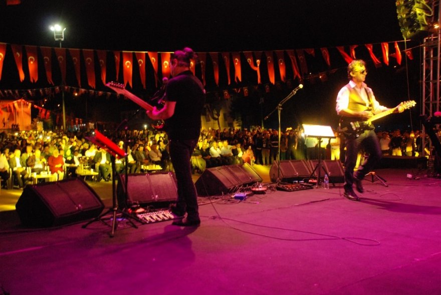 Bitlisliler Kurtuluş Gününde ‘Ayna’ İle Coştular