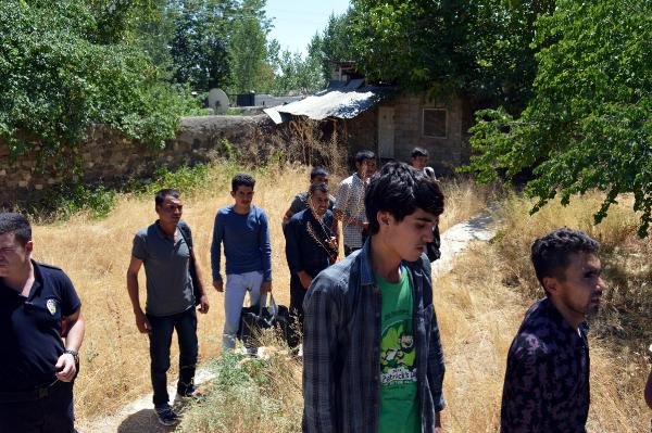 Erciş'ten İstanbul'a Götürecekleri 100 Göçmeni Eve Kapatıp Kaçtılar