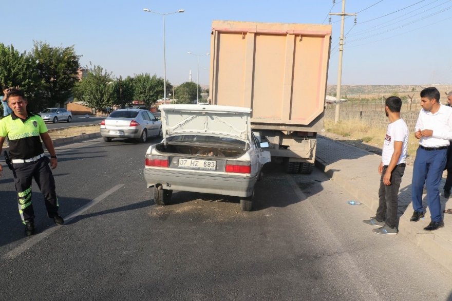 Otomobil Kamyonun Altına Girdi: 1’i Ağır 3 Yaralı