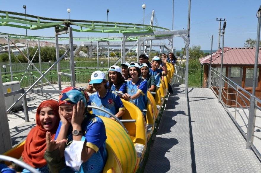 İpekyolu Belediyesi Öksüz Ve Yetim Çocukları Sevindirdi