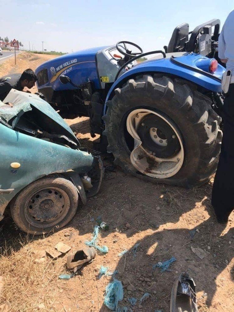 Otomobil İle Traktör Çarpıştı: 1 Ölü, 4 Yaralı