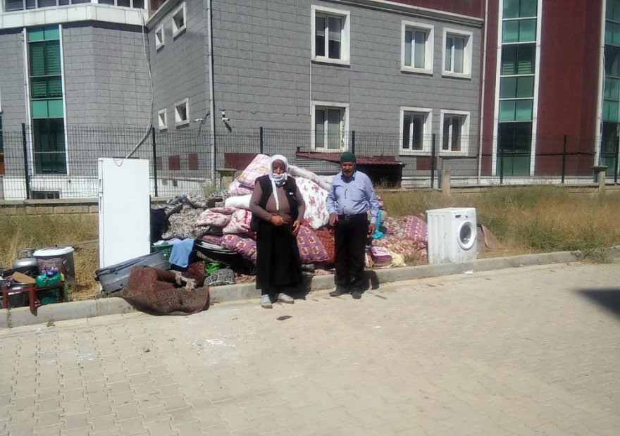 Kapı Dışarı Edilen Yaşlı Çifte Büyükşehir Şefkati